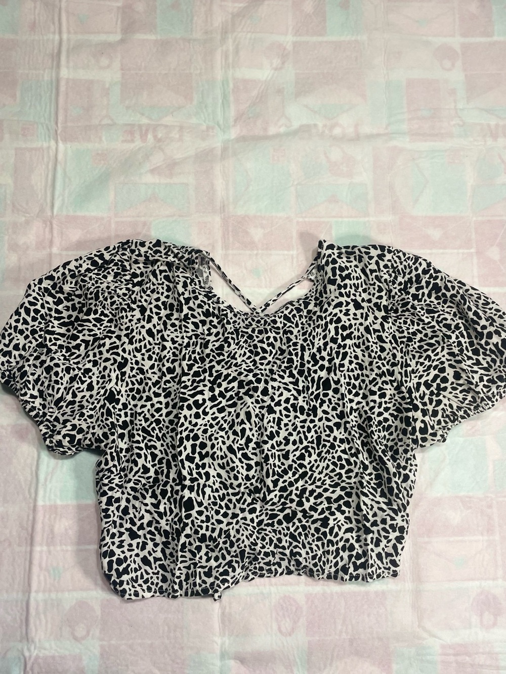 Kendall & Kylie Leopard Print Open Back Puff Sleeve Crop Top S